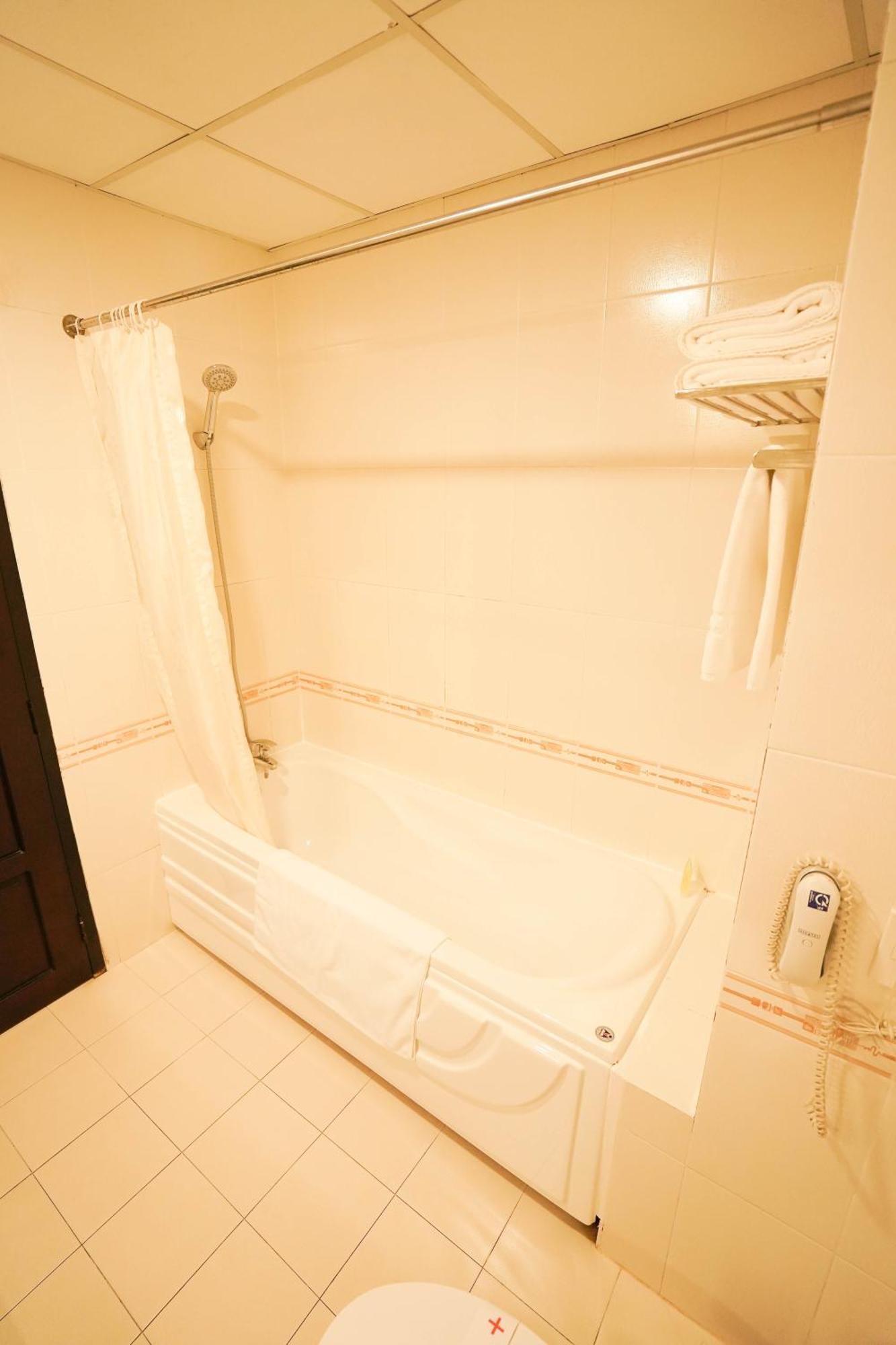 Hoa Binh 1 Hotel Long Xuyen Exterior photo