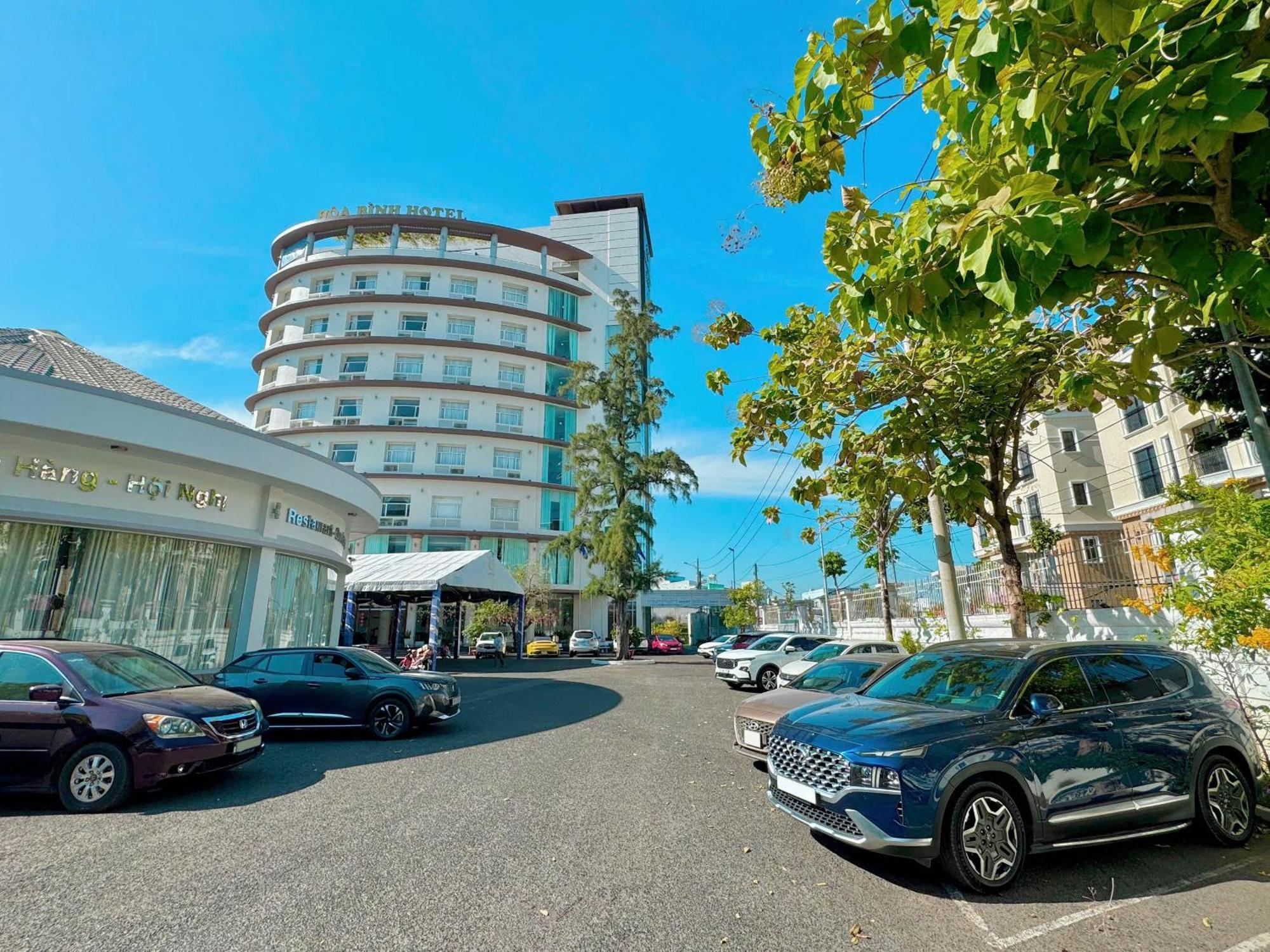 Hoa Binh 1 Hotel Long Xuyen Exterior photo