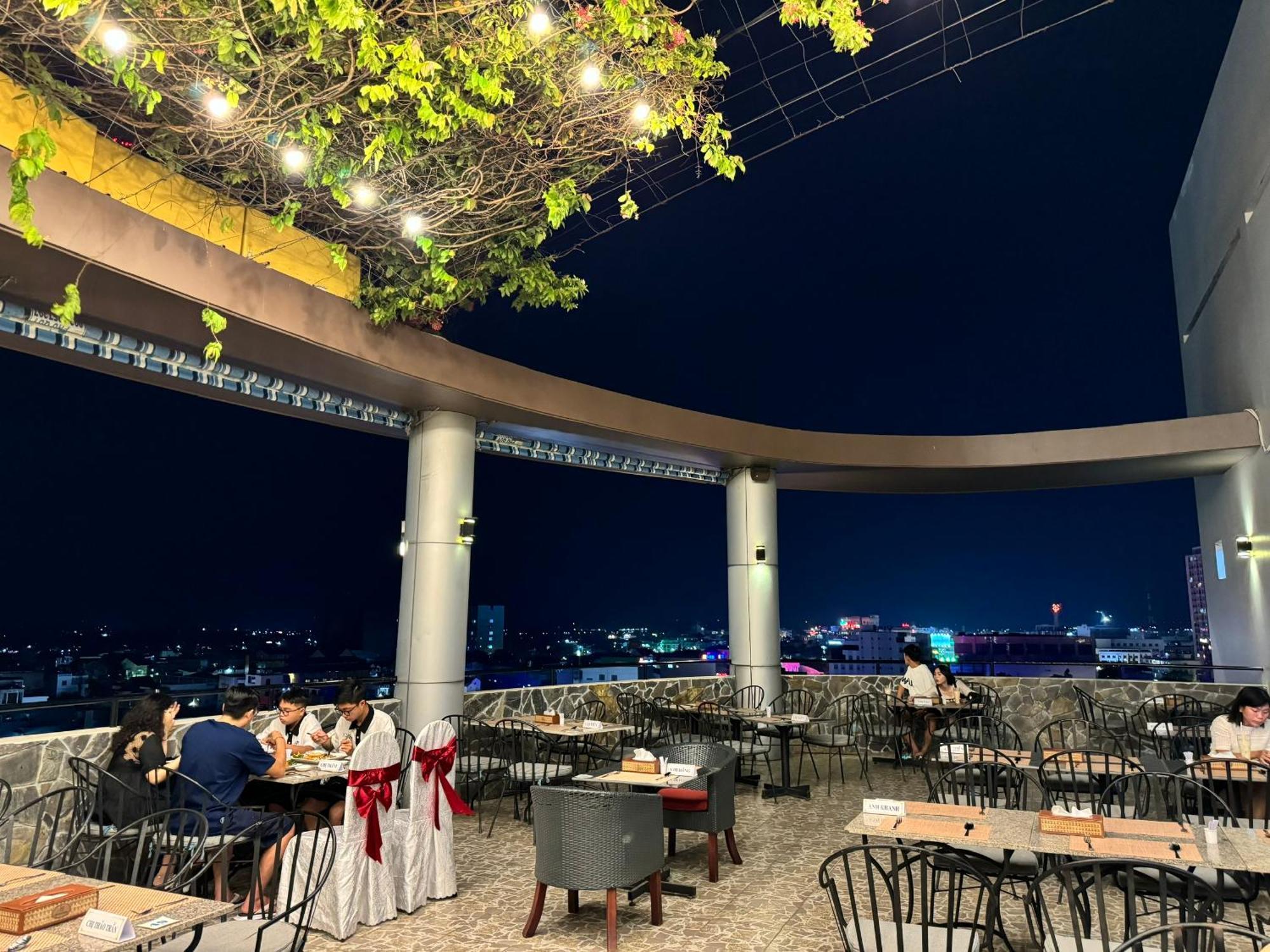 Hoa Binh 1 Hotel Long Xuyen Exterior photo