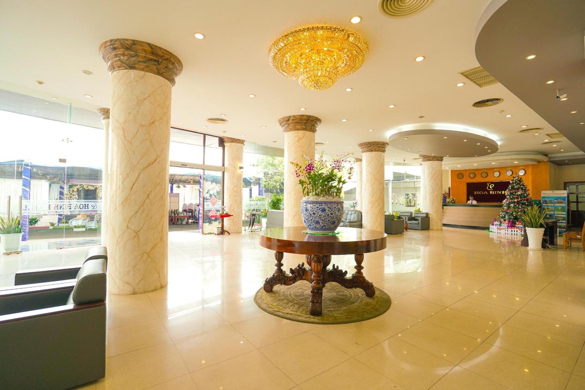 Hoa Binh 1 Hotel Long Xuyen Exterior photo