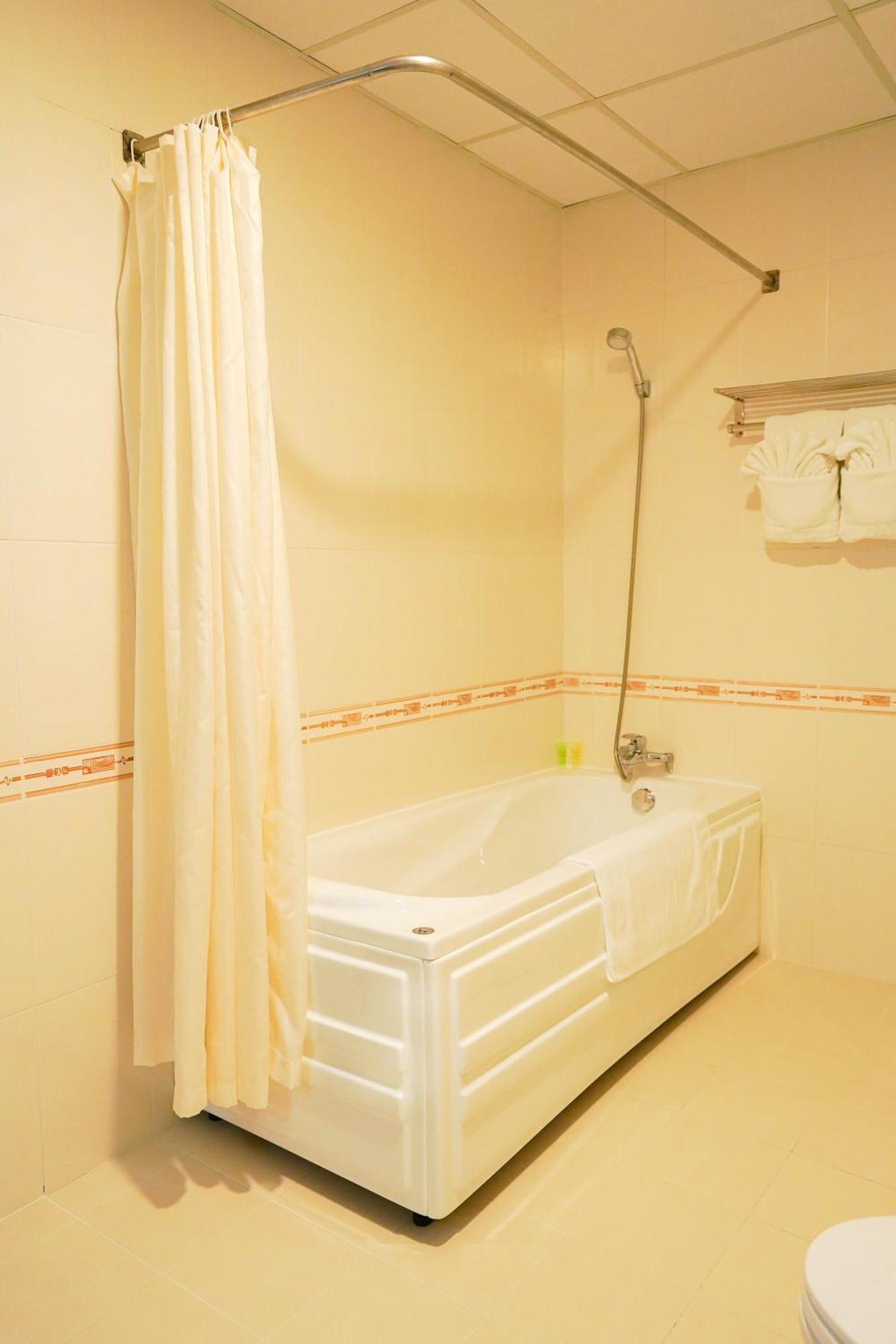 Hoa Binh 1 Hotel Long Xuyen Exterior photo
