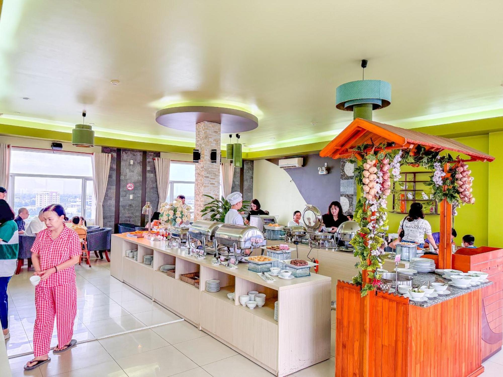 Hoa Binh 1 Hotel Long Xuyen Exterior photo